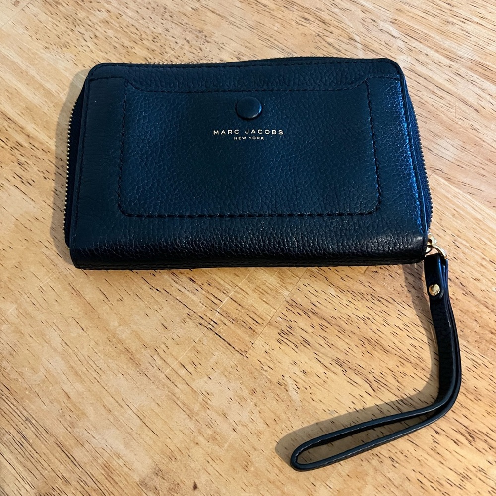 Marc Jacobs wristlet wallet